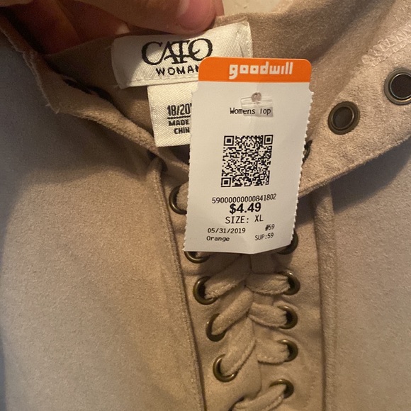 Selling a Woman’s Top! - Picture 2 of 2